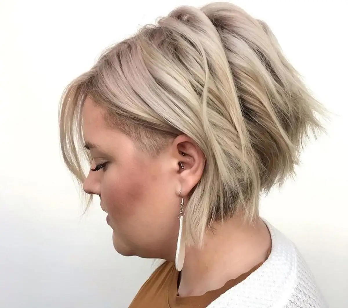 2023's Top Short Hairstyles For Women With A Double Chin