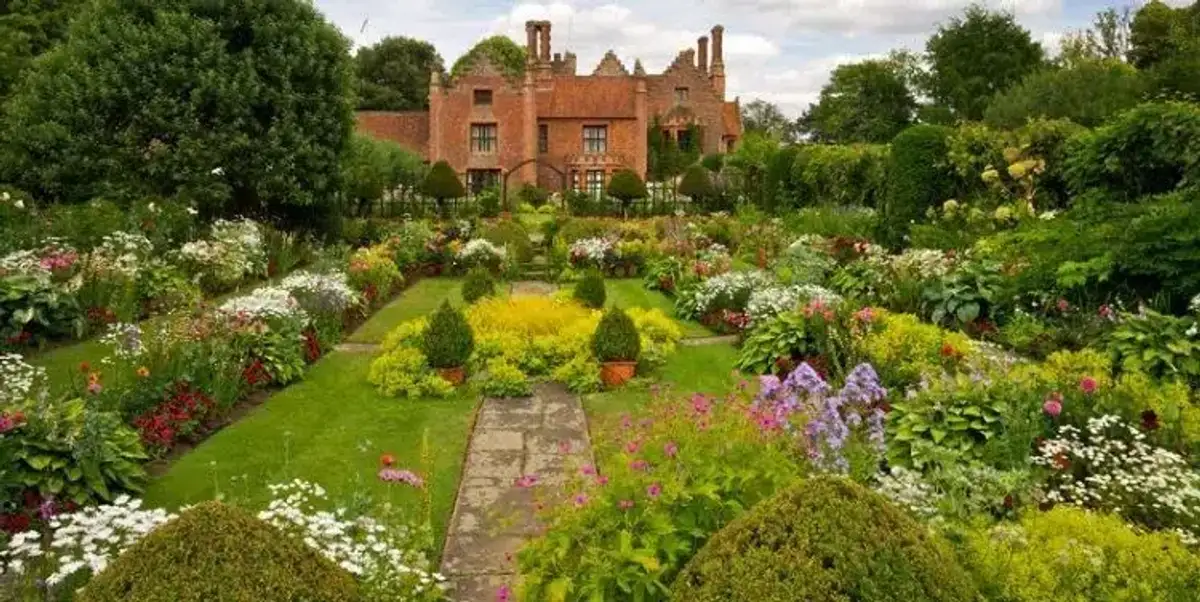 Discover The Secrets Of Creating An Enchanting English Garden